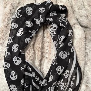 Skull scarf